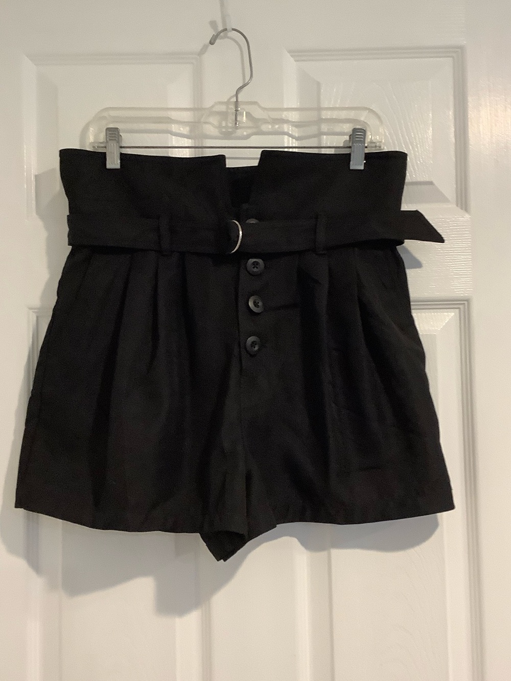 NWOT L’ACADEMIE Black High Waist Button Front Minimalist Capsule Luxe Shorts L